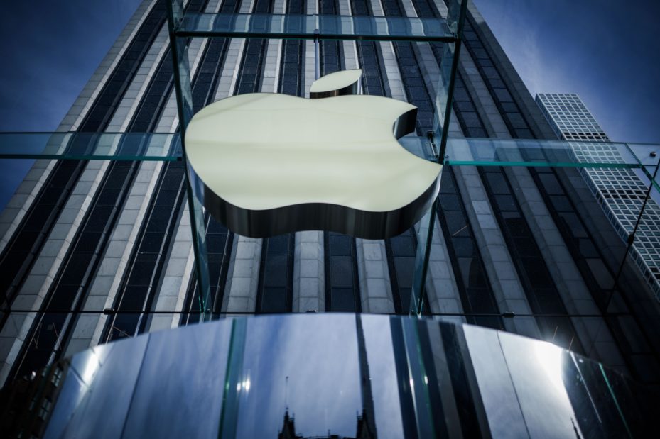 Das Logo von Apple, aufgenommen am Apple Store in der 5th Avenue in Manhattan.