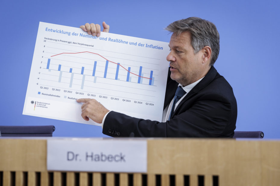 Robert Habeck, Bundesminister fuer Wirtschaft und Klimaschutz und Vizekanzler, stellt die Herbstprojektionen der Bundesregierung vor. Aufgenommen im Rahmen der Bundespressekonferenz in Berlin, 09.10.2024.