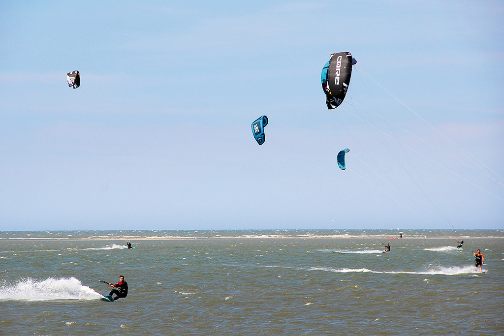 Kitesurfen auf den Ostfriesischen Inseln © Denis Metz