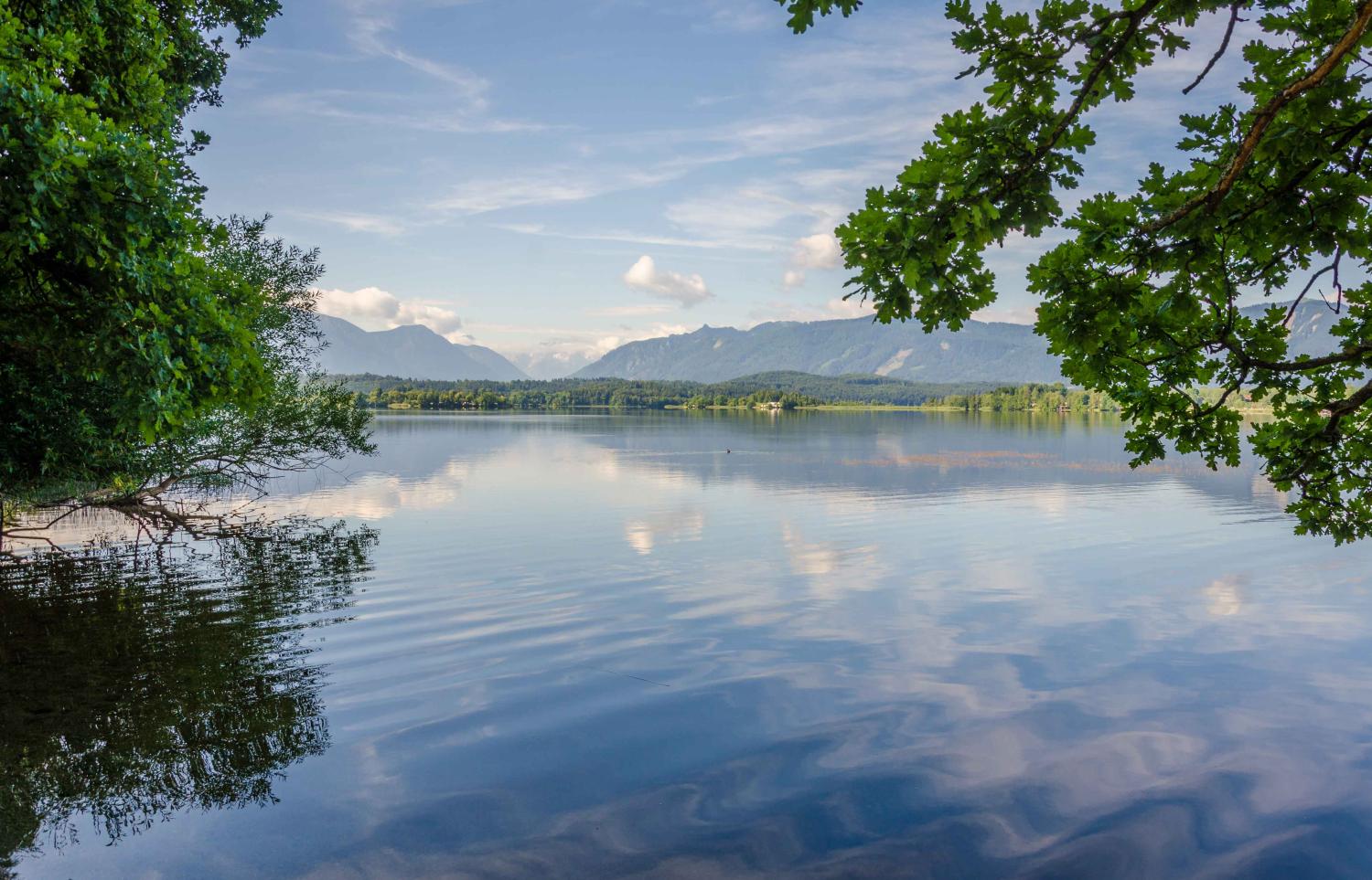 Der Staffelsee mit Blick in die Berge © Das Blaue Land, simon Bauer