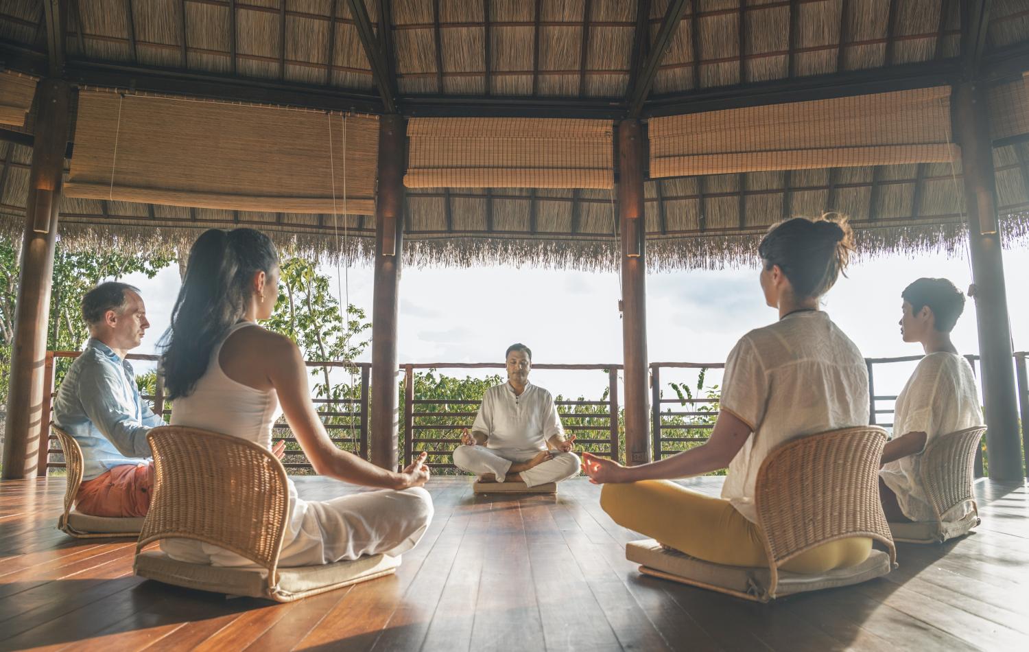 Ein Moment der Ruhe: Bei den Gruppen-Retreats im Kamalaya Koh Samui/Thailand genießen die Teilnehmer unter anderem eine meditative Auszeit. © Kamalaya Koh Samui
