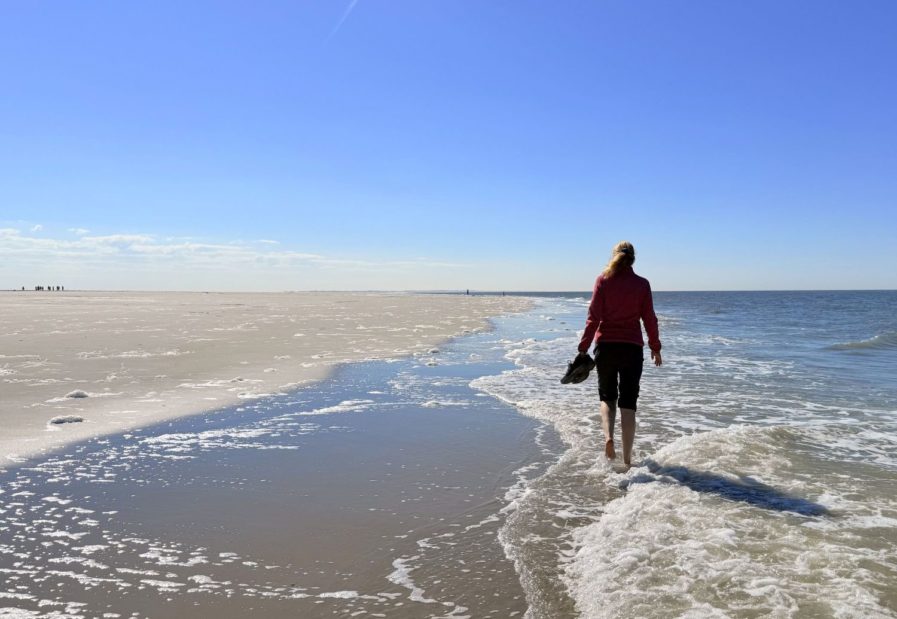 Spiekeroog - Ein Spaziergang in der Brandungszone ist Thalasso pur © Bonder