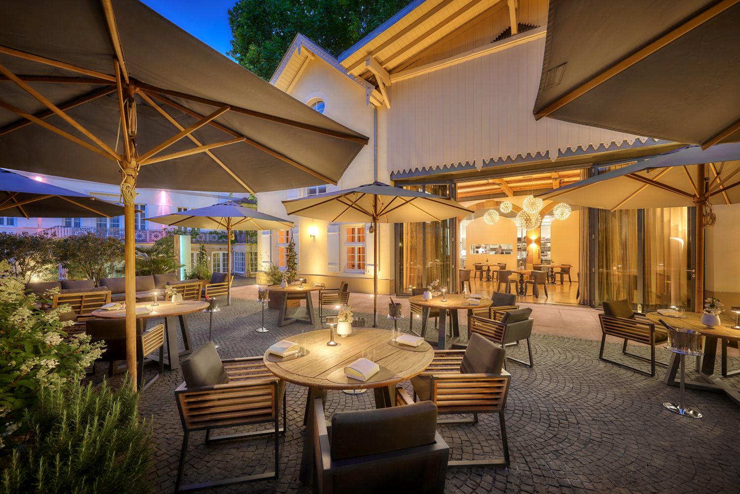 Stilvoller Außenbereich im L.A. Jordan im Ketschauer Hof © RobertDieth