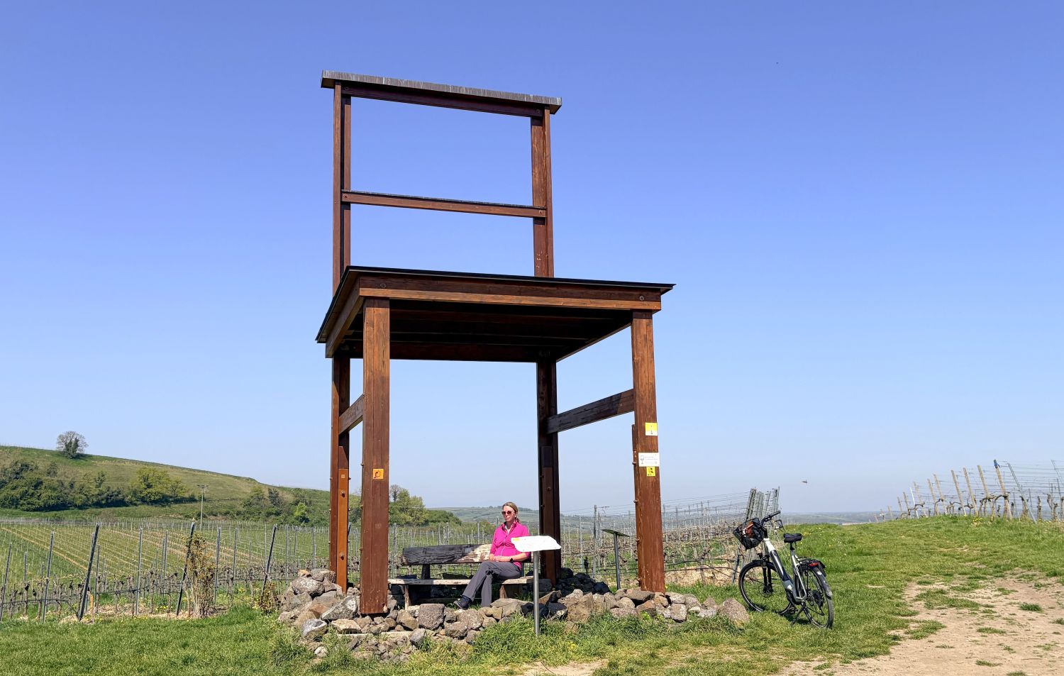 Weinradwege führen zum Leiselheimer Gestühl im Kaiserstuhl © Bonder