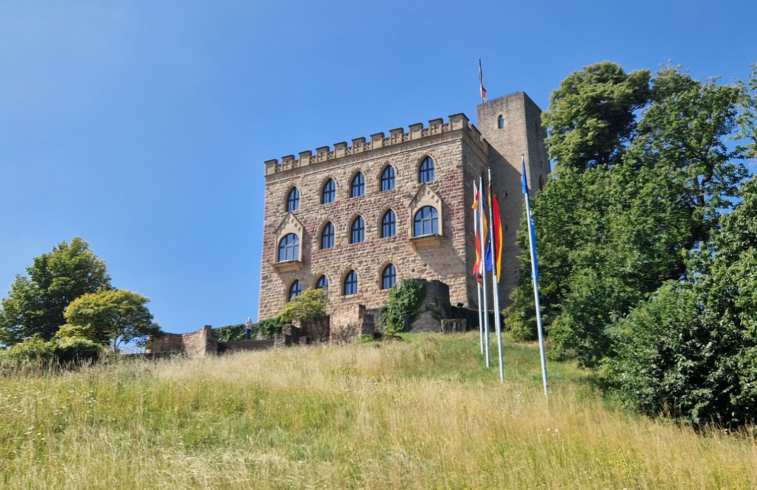 Das Hambacher Schloss in der Pfalz © Bonder